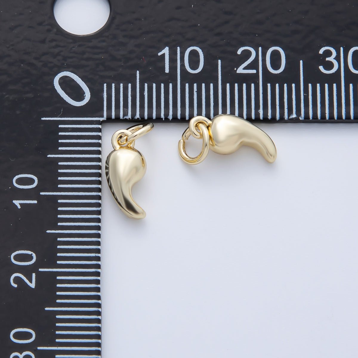 18K Gold Filled 11mm Minimalist Teardrop Mini Charm | AK043