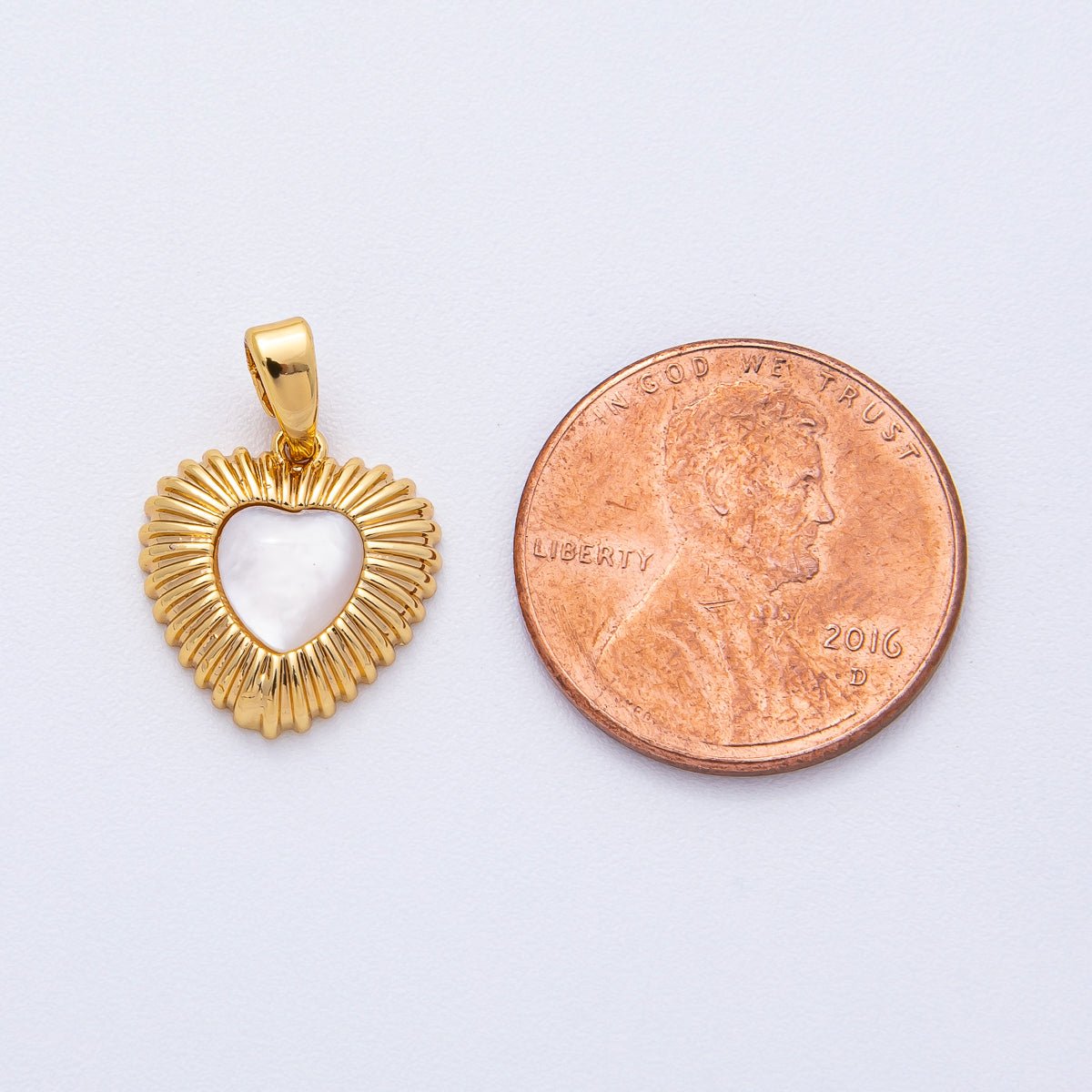 18K Gold Filled 13.5mm Shell Pearl Ribbed Heart Pendant | AF1210