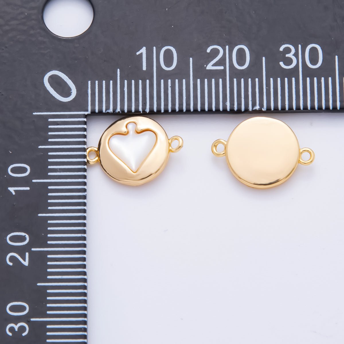 18K Gold Filled 14mm Shell Pearl Spade Card Sign Bezel Round Connector | Y-048