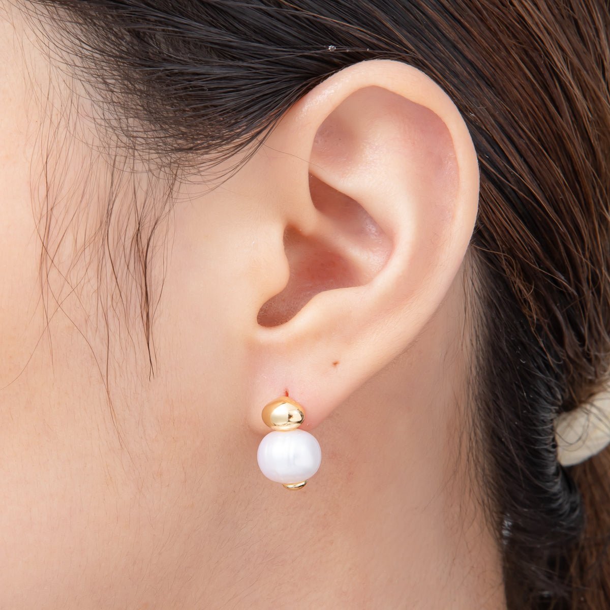 18K Gold Filled 15mm Geometric Round Shell Pearl Drop Studs Earrings | AD1587
