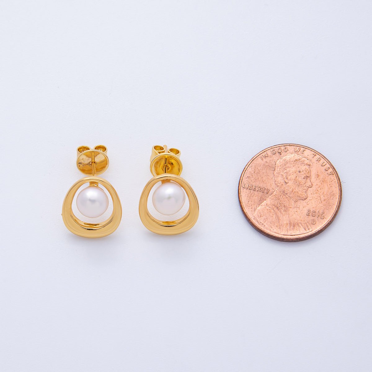 18K Gold Filled 17.5mm Shell Pearl Molten Bezel Stud Earrings | Q082