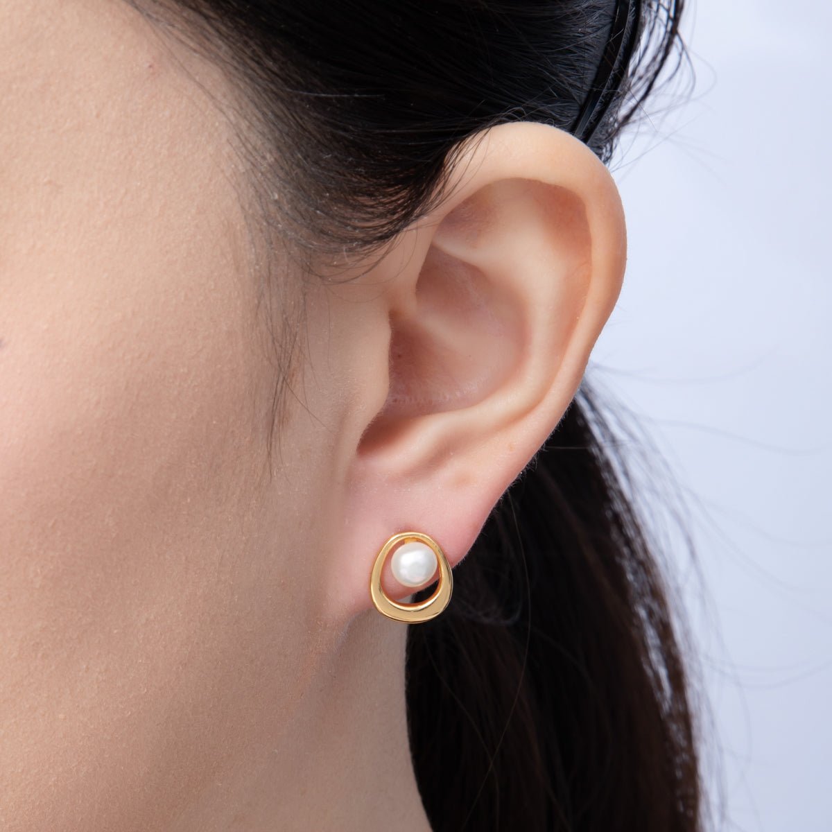18K Gold Filled 17.5mm Shell Pearl Molten Bezel Stud Earrings | Q082