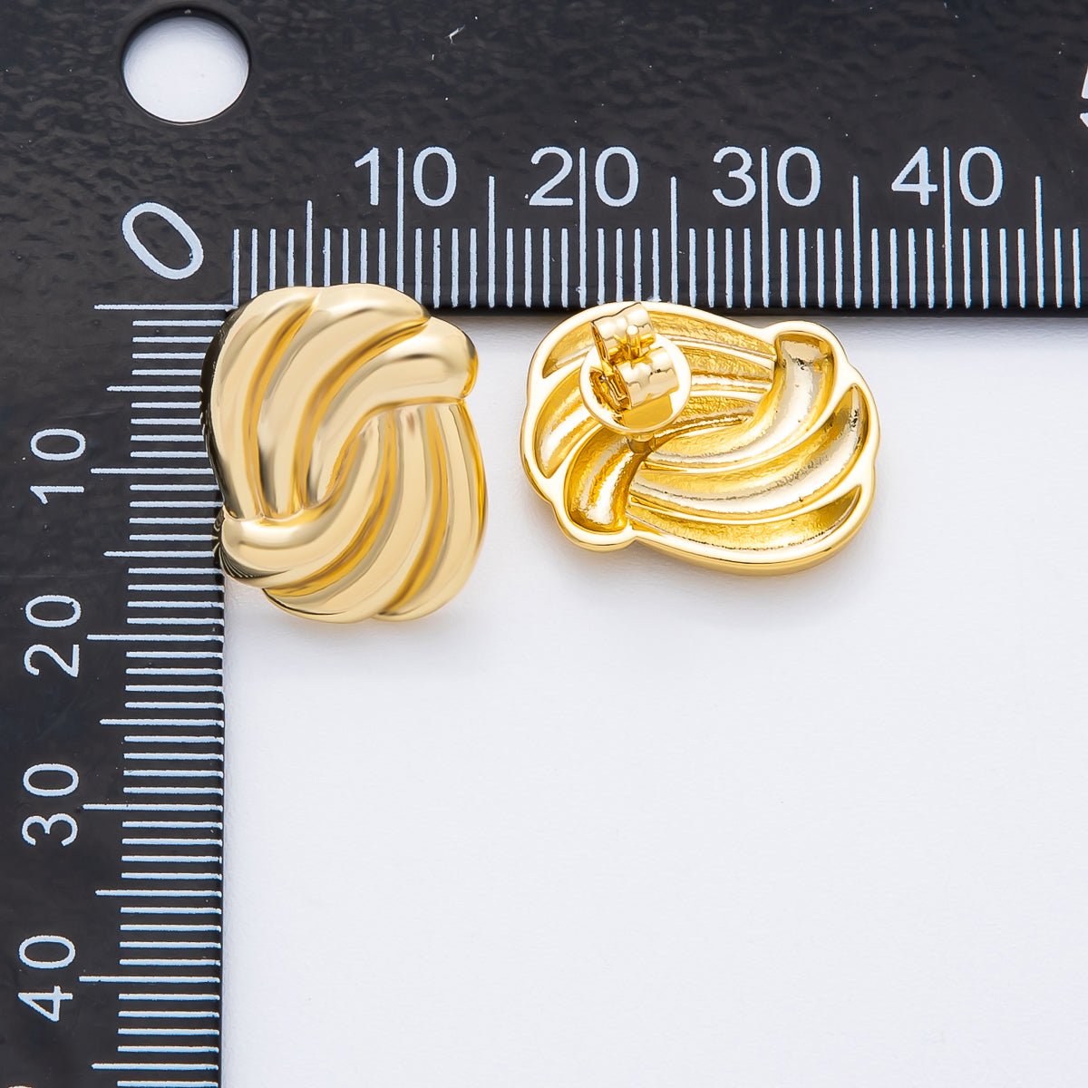 18K Gold Filled 19mm Swirled Twisted Croissant Dome Oval Stud Earrings | AJ270