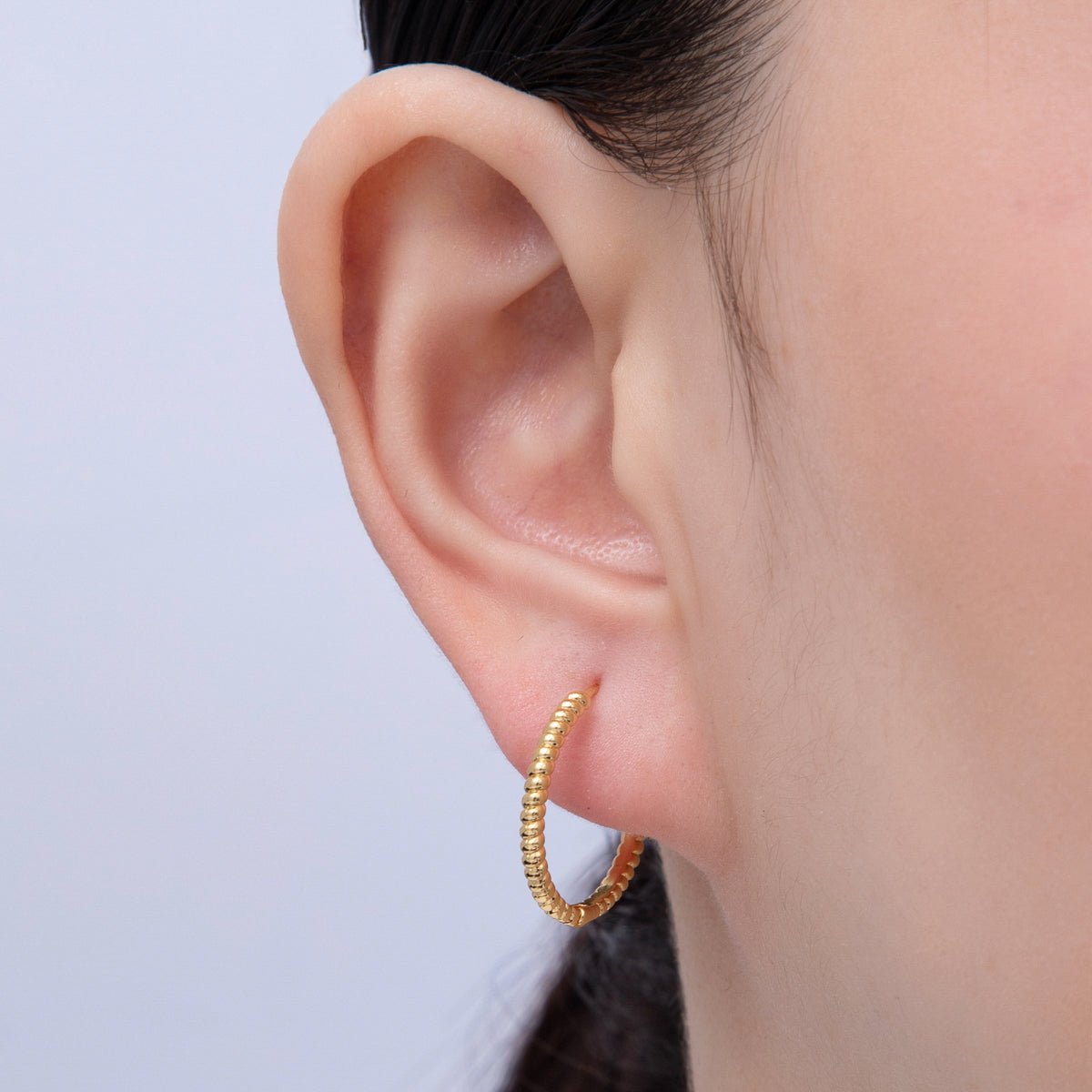 18K Gold Filled 20mm Ribbed Croissant Hoop Earrings | Q00036