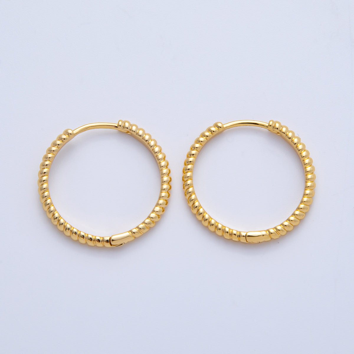 18K Gold Filled 20mm Ribbed Croissant Hoop Earrings | Q00036