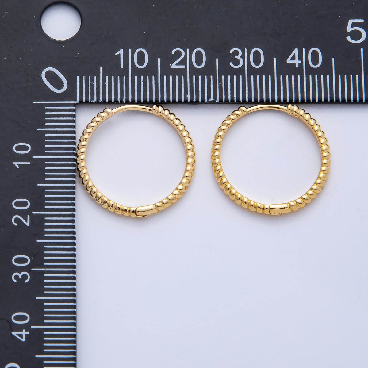 18K Gold Filled 20mm Ribbed Croissant Hoop Earrings | Q00036