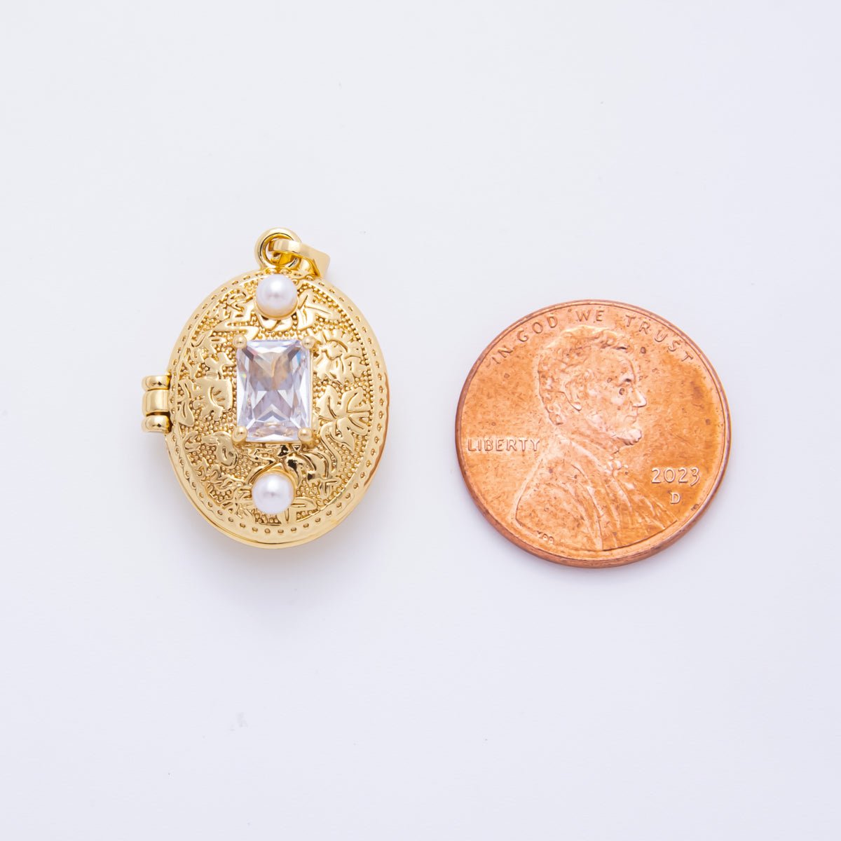 18K Gold Filled 27mm Cubic CZ Vintage-style Centerpiece Locket Pendant | AH801