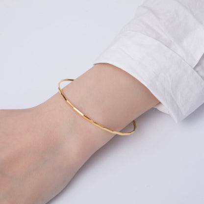 18K Gold Filled 2mm Thin Geometric Wavy Bangle Bracelet | WA-01459