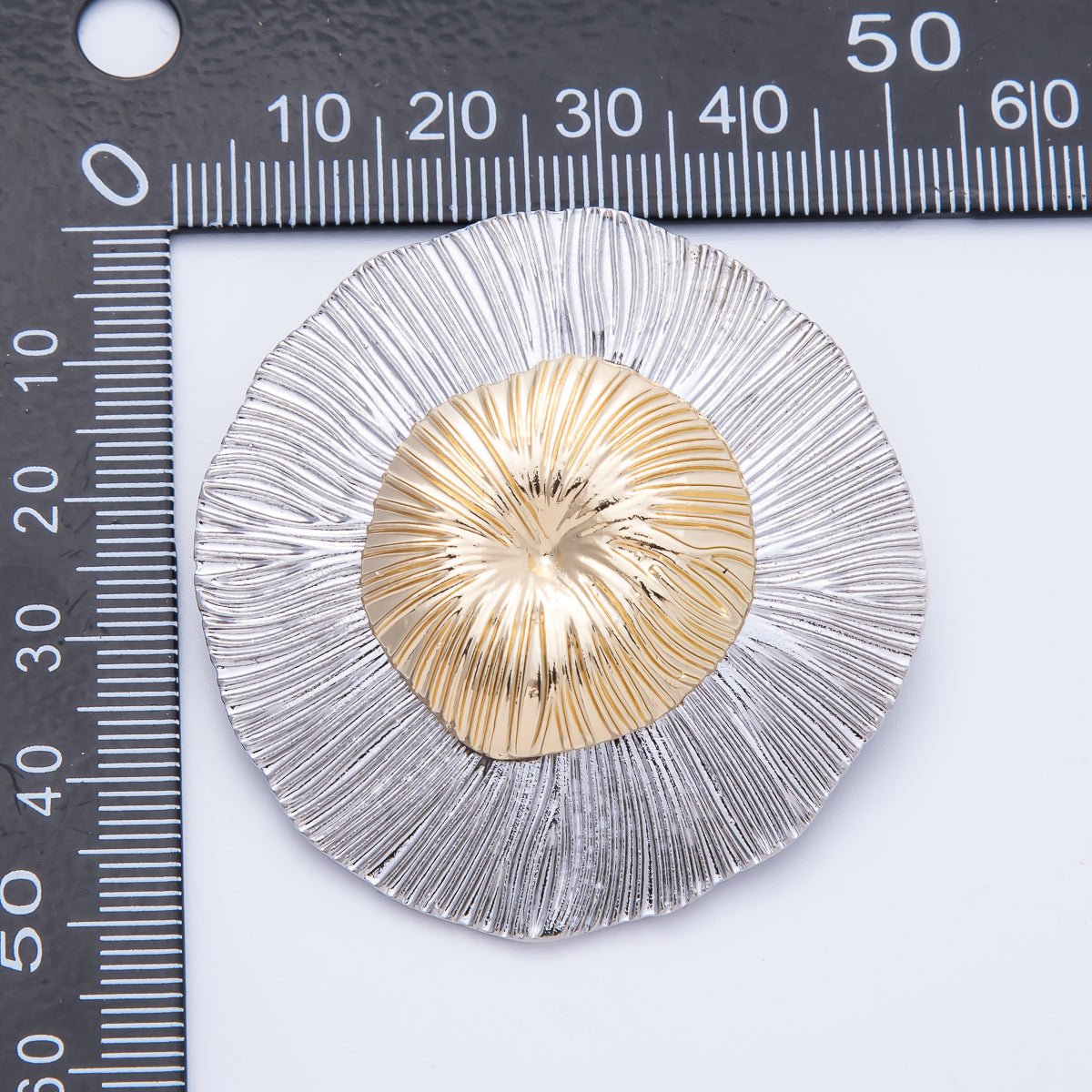 18K Gold Filled 55mm Two-Tone Ribbed Daisy Flower Round Brooch Pin | BH-024