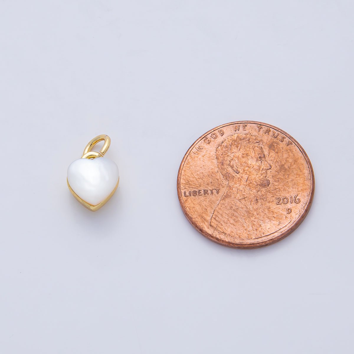 18K Gold Filled 8.8mm Shell Pearl Heart Mini Charm | AF1479