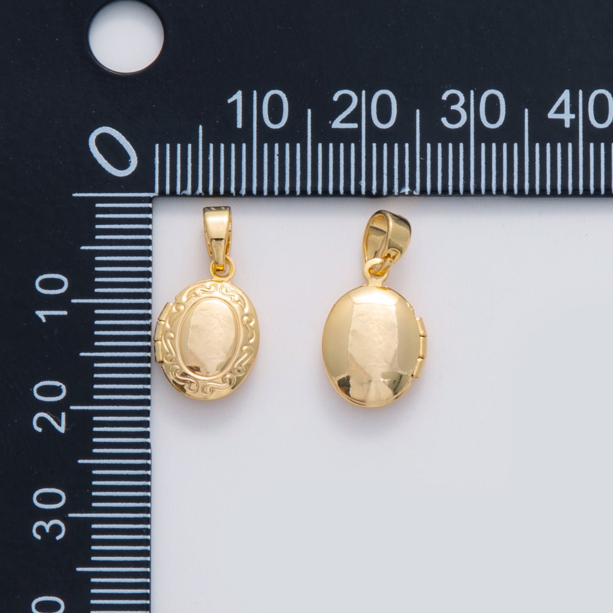 18K Gold Filled Artisan Oval Locket Pendant | AH689