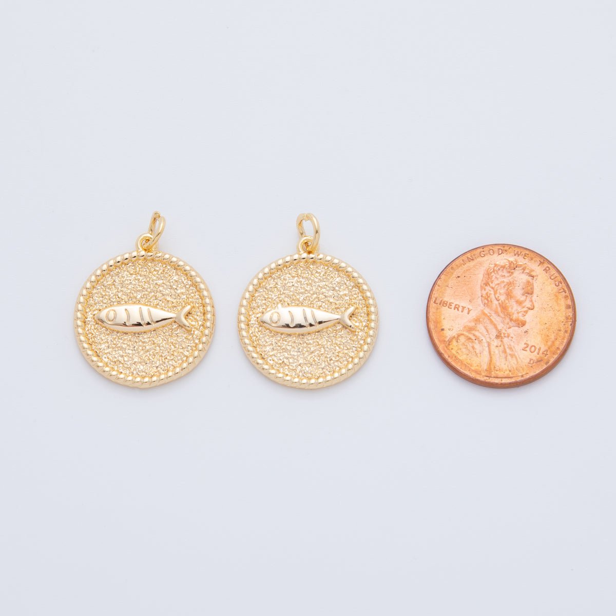 18K Gold Filled Fish Animal Hammered Round Charm | AF-801