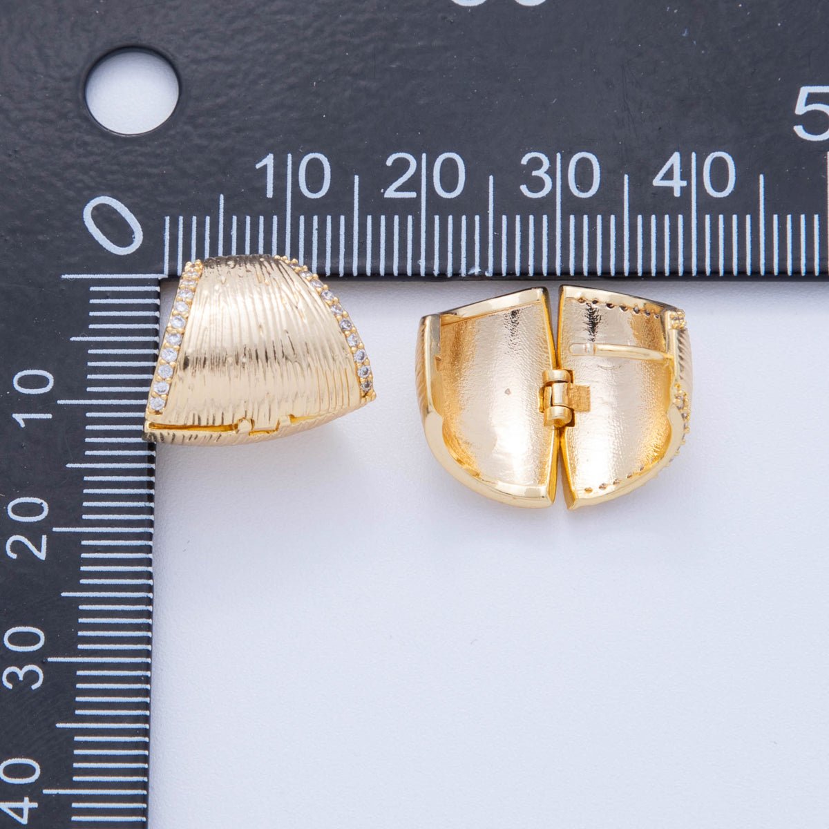 18K Gold Filled Micro Paved CZ Line-Textured Cartilage C-Shaped Hoop Earrings | AI363