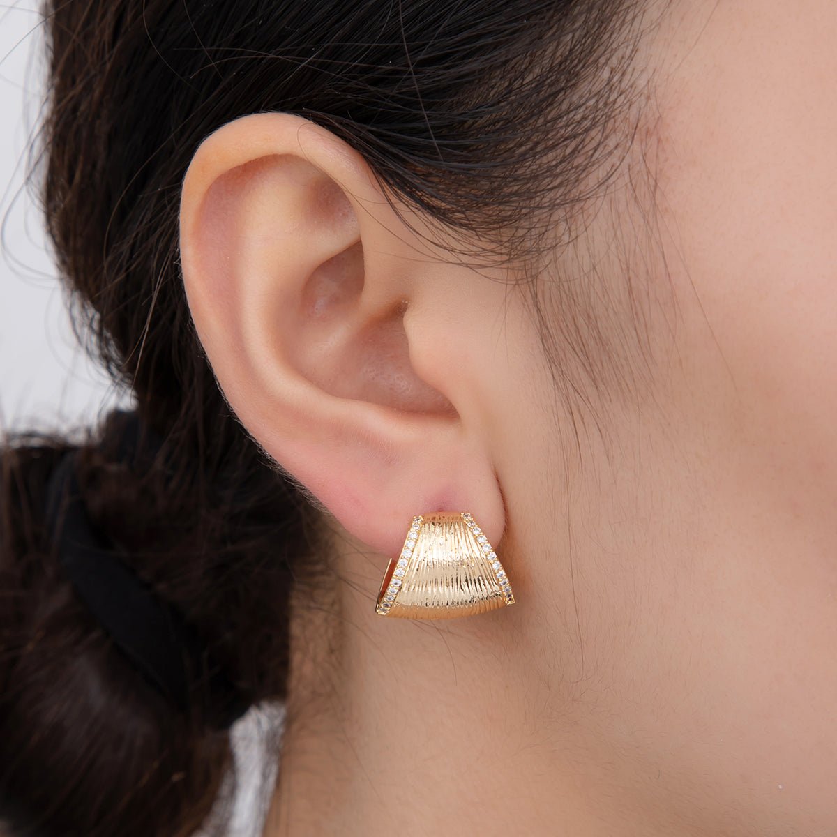 18K Gold Filled Micro Paved CZ Line-Textured Cartilage C-Shaped Hoop Earrings | AI363
