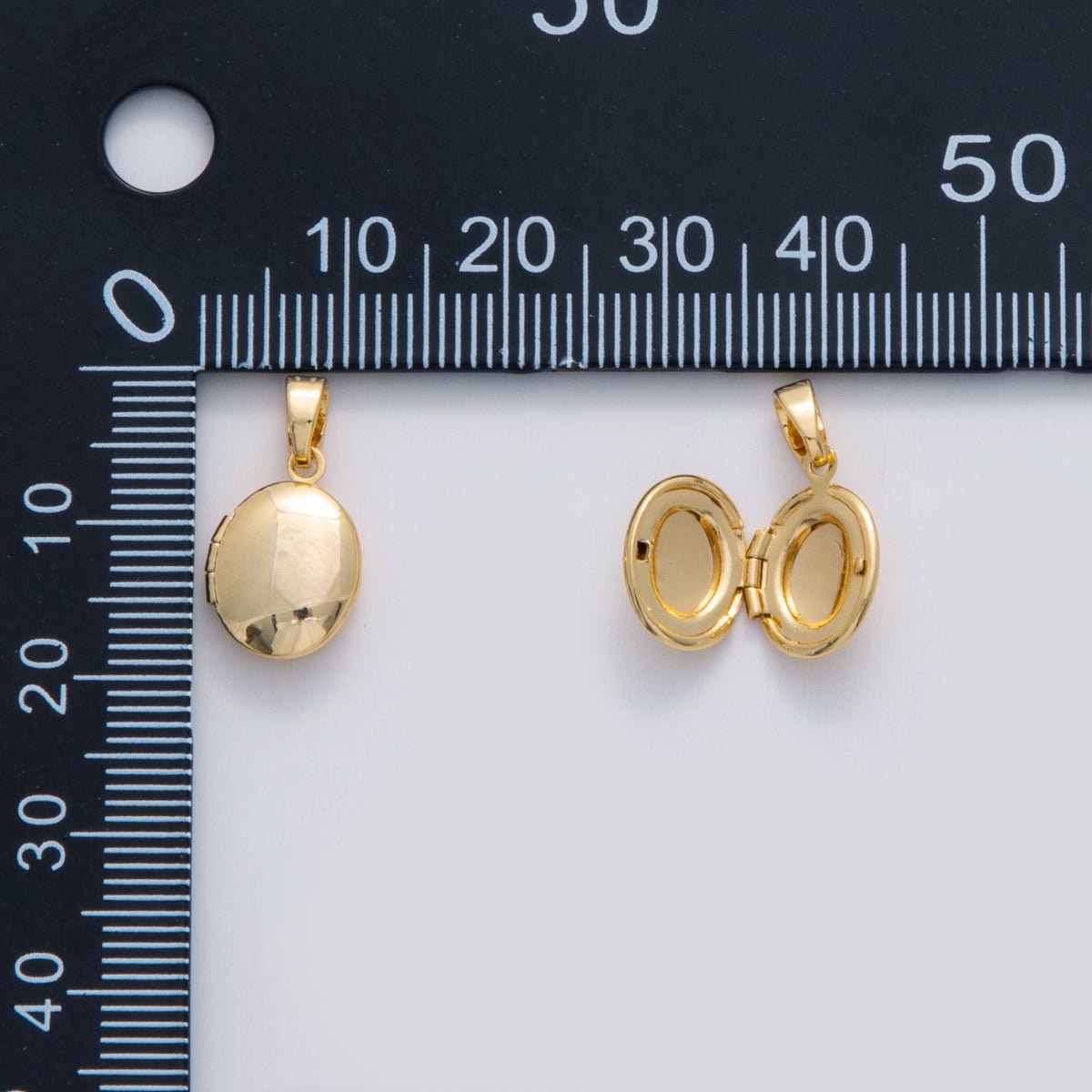18K Gold Filled Minimalist Oval Locket Pendant | AH690