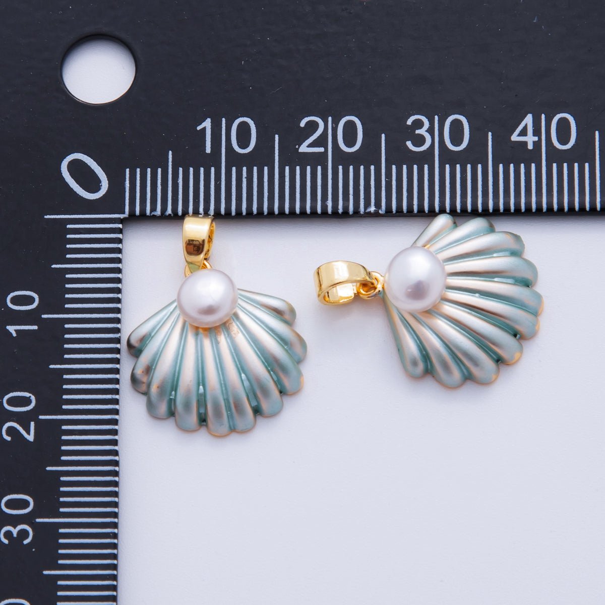 18K Gold Filled Shell Pearl Blue Clam Shell Pendant | AH717
