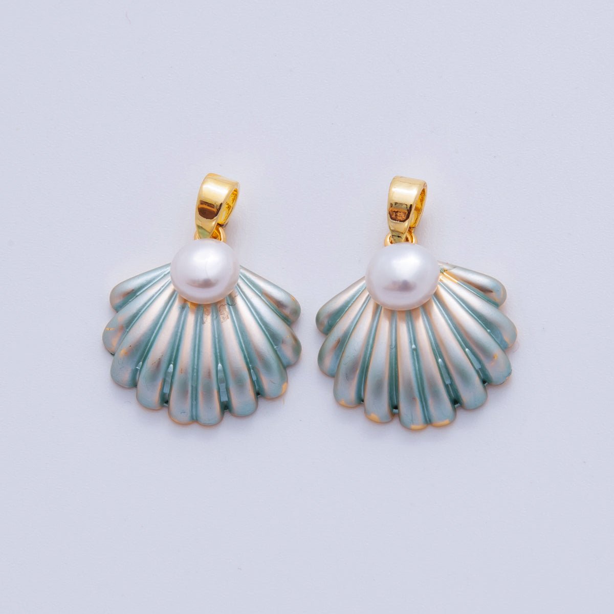 18K Gold Filled Shell Pearl Blue Clam Shell Pendant | AH717