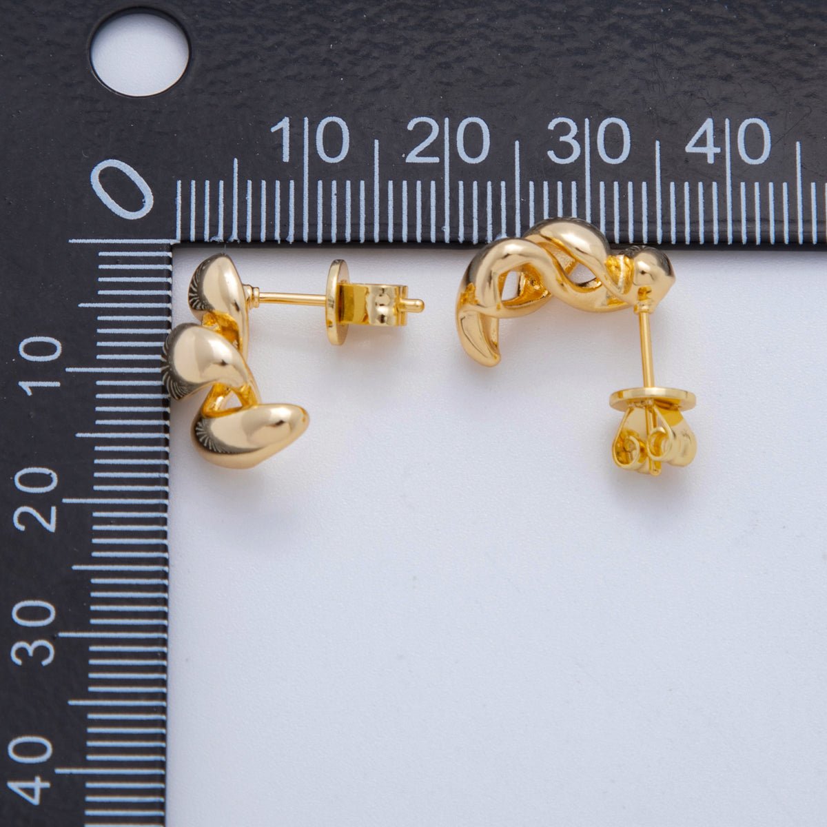 18K Gold Filled Twisted Croissant Stud Earrings | AI370