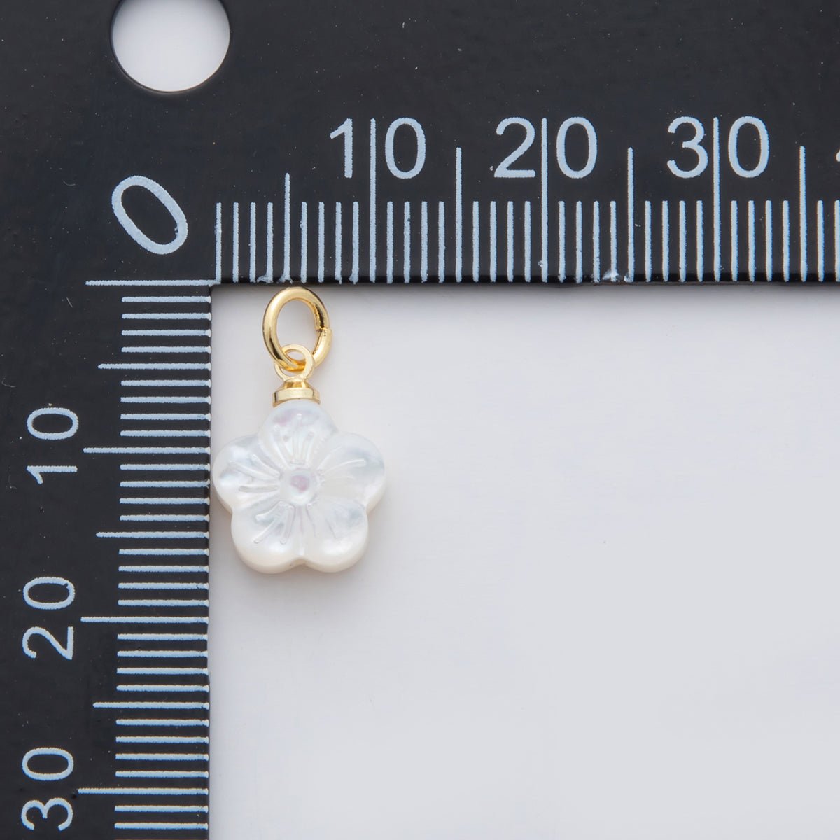 18K Gold Filled White Shell Pearl Daisy Flower Charm | AJ309