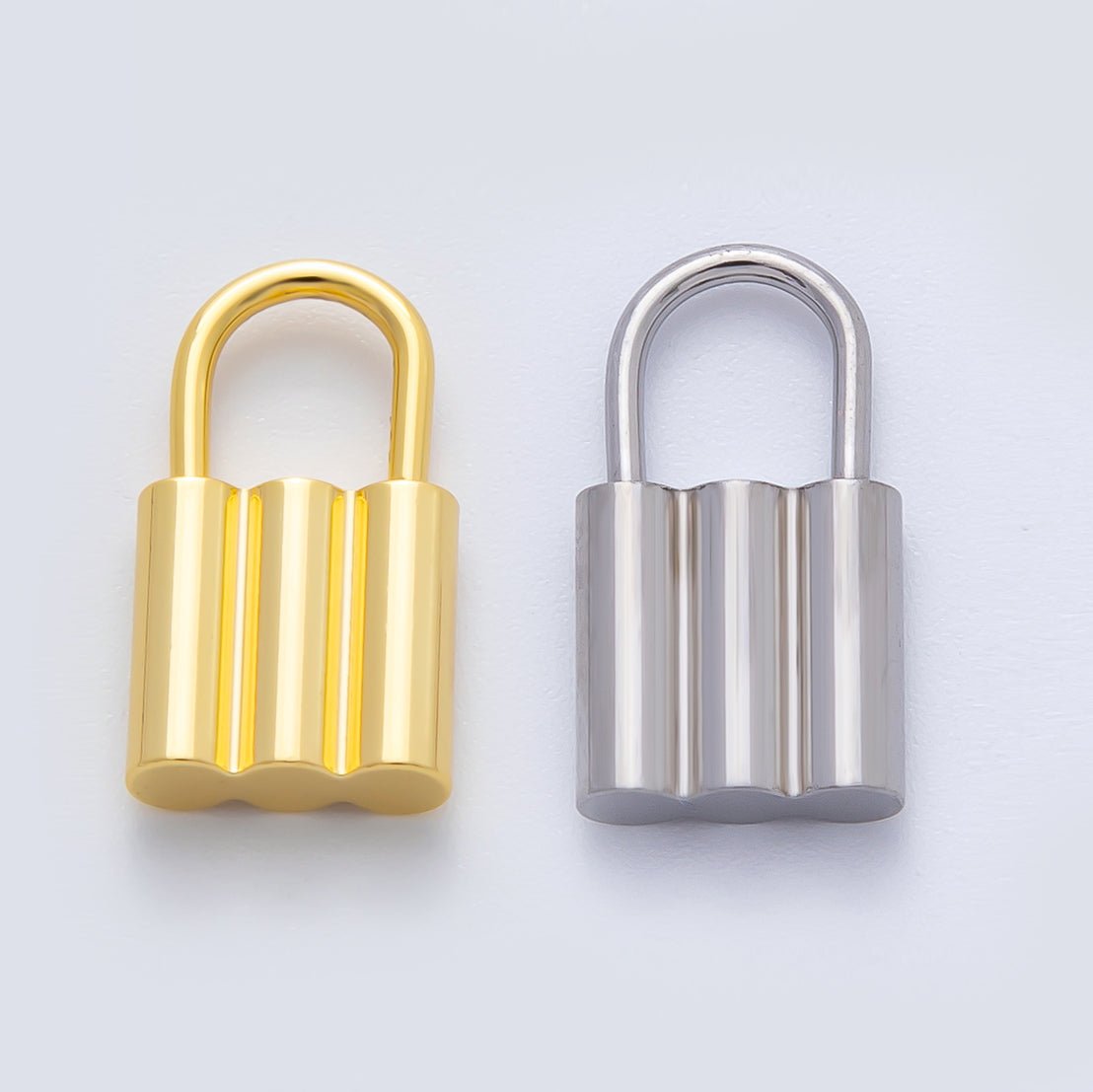 18K Gold Plated 17mm Triple Padlock Charm Link Finding in Gold &amp; Silver | Z1435