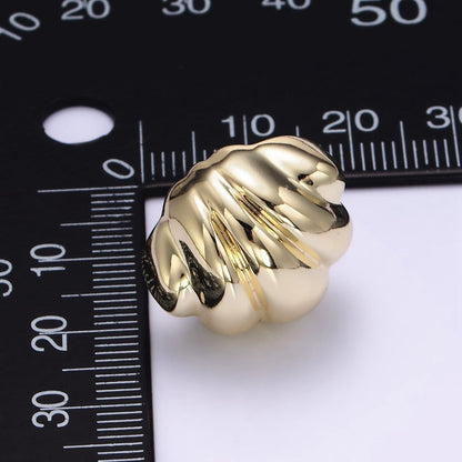 18mm Lightweight Puffed Croissant Stud Earrings | V073