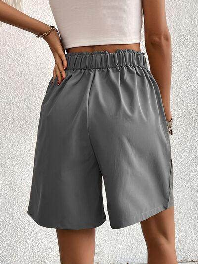 Pocketed Half Elastic Waist Shorts with Side Pockets