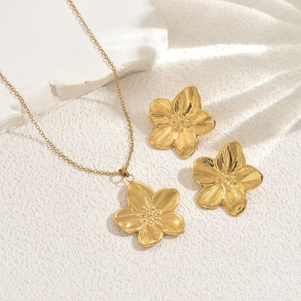 New Arrival Cross-border European American Women Jewelry Set, Geometric Electroplated Metal Floral Design Matching Flower Earrings &amp; Necklace, Versatile Daily Neck Ear Ornaments