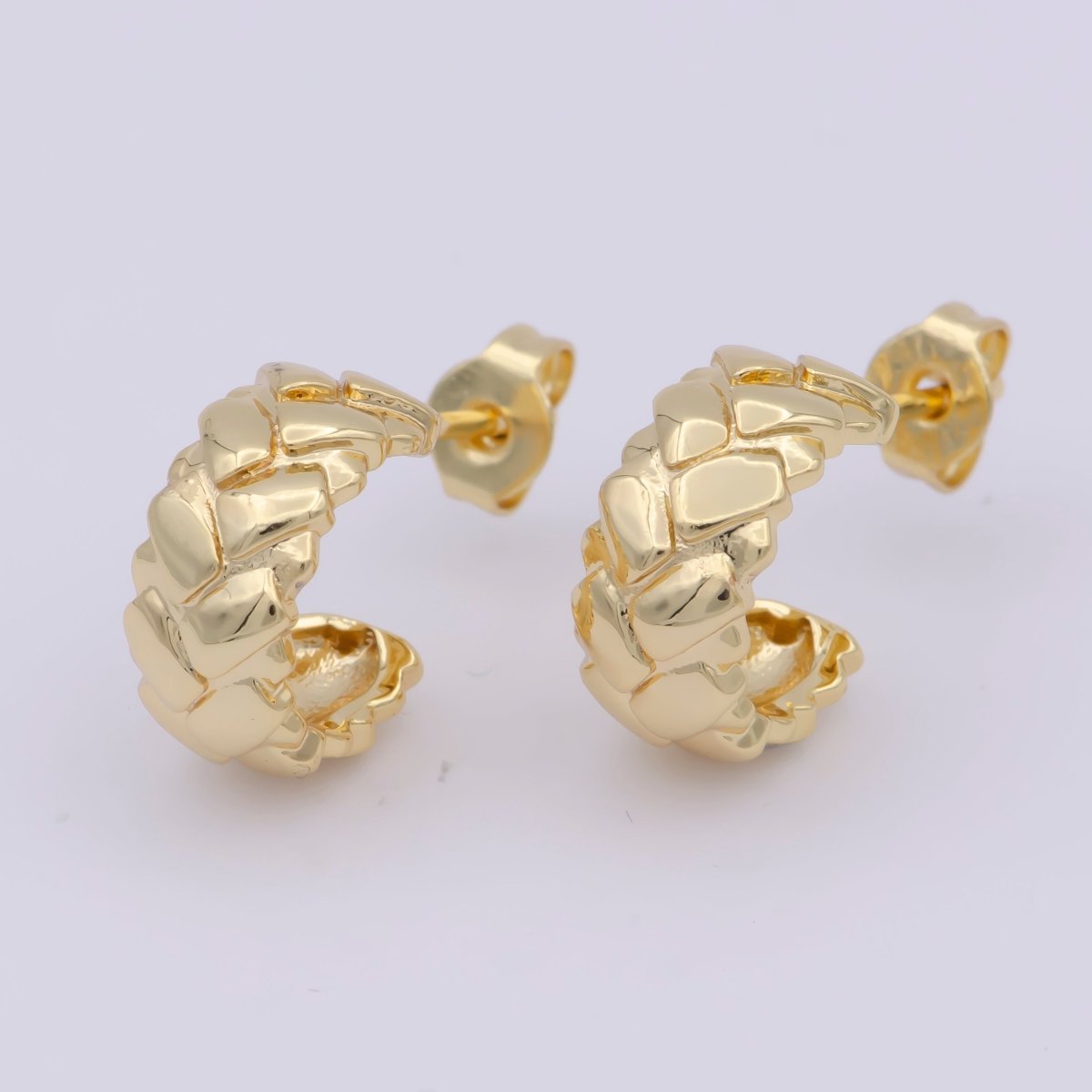 24K Gold Filled 15mm Geometric Quilted Bar C-Shaped Hoop Earrings | AB1202