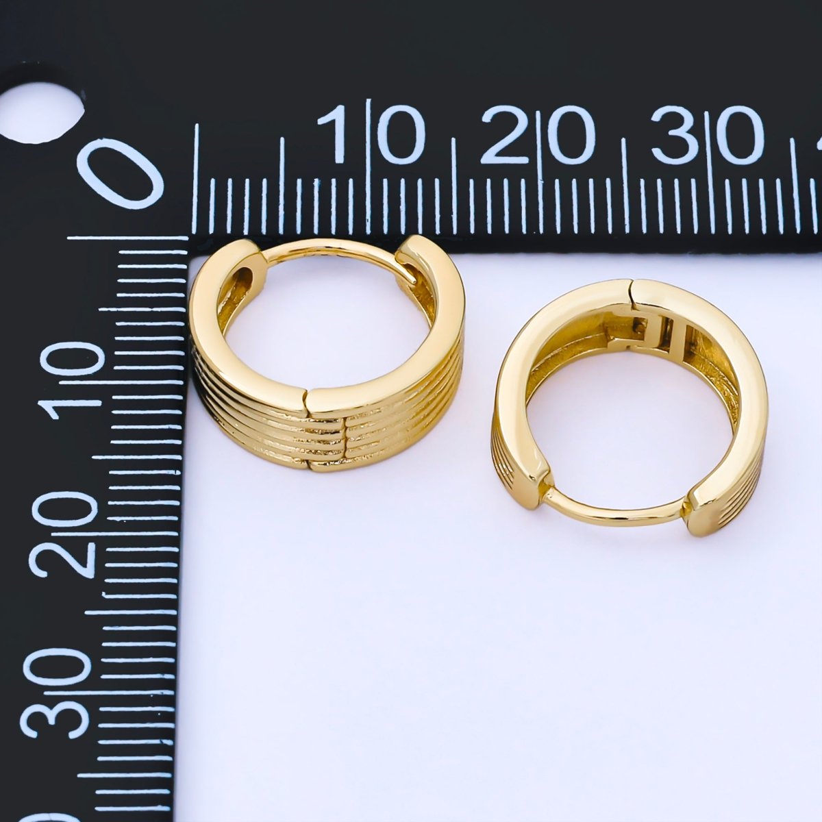24K Gold Filled 15mm Seamless Striped Dome Huggie Earrings | AB1625