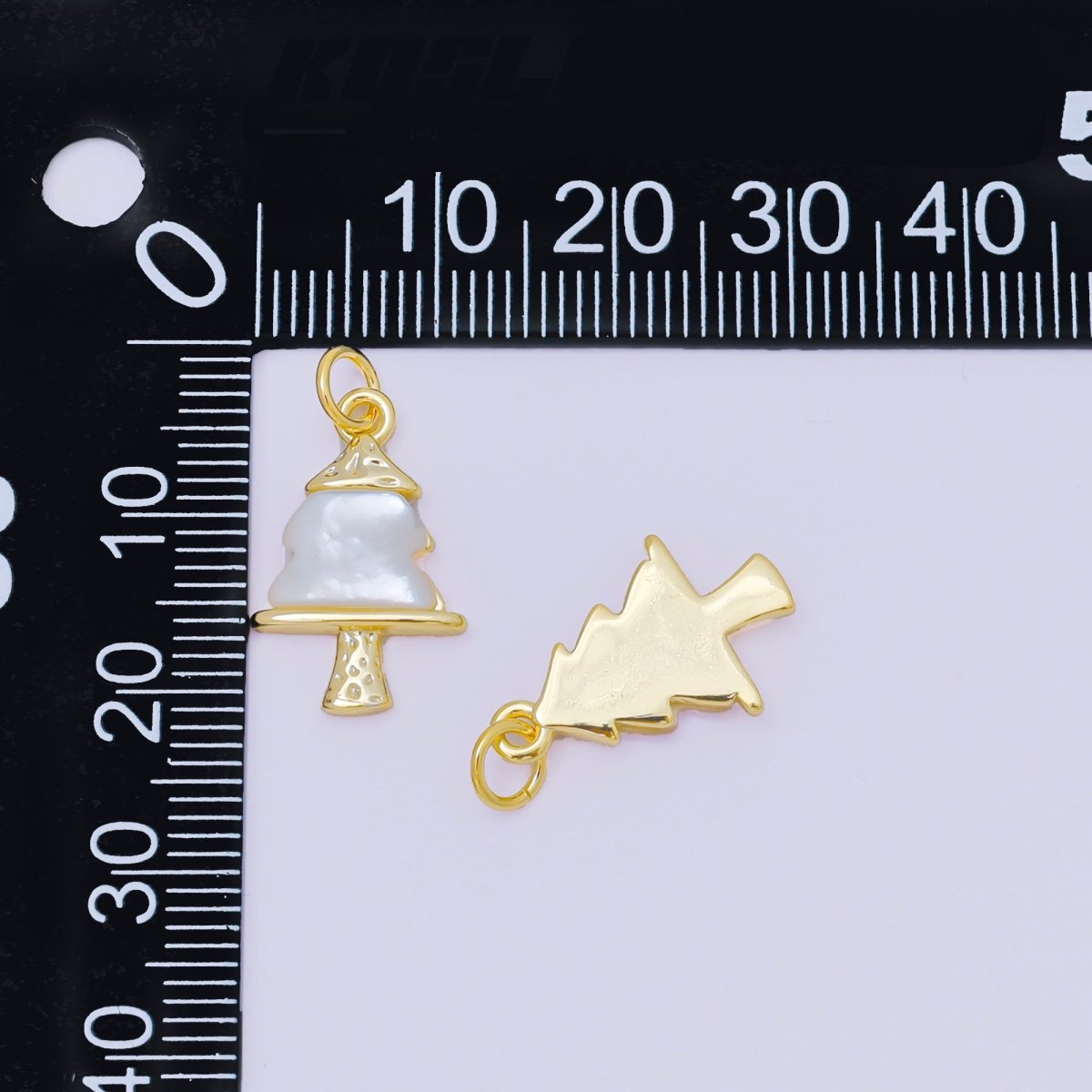 24K Gold Filled 18.5mm Shell Pearl Holidays Christmas Tree Charm | M891