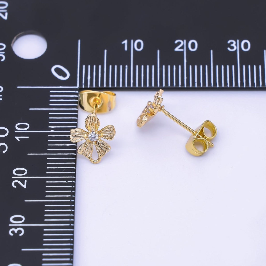24K Gold Filled 9.5mm Clear CZ Hammered Flower Stud Earrings Findings | Z1328