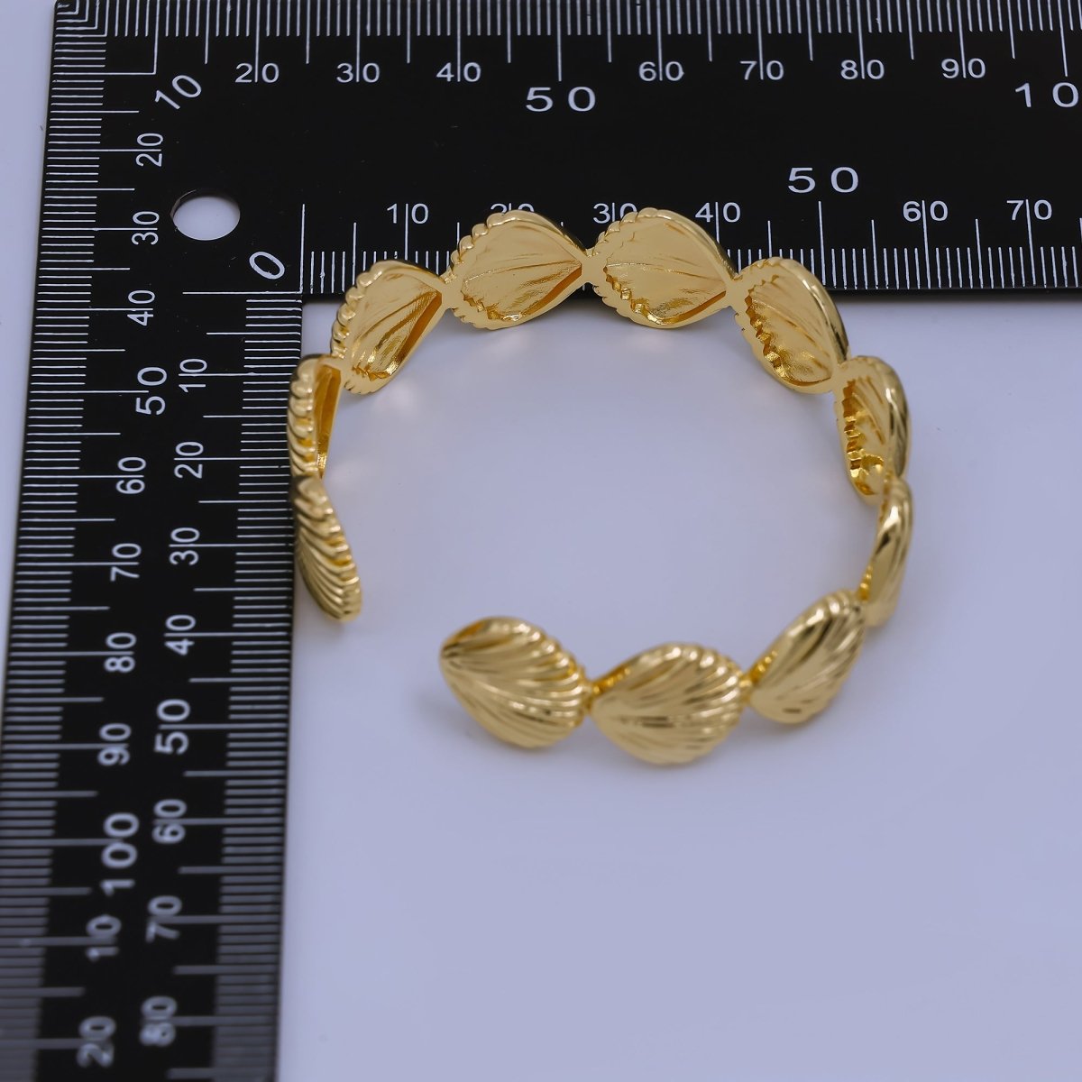 24K Gold Filled Minimalist Clam Sea Shell Cuff Bracelet | WA-03250
