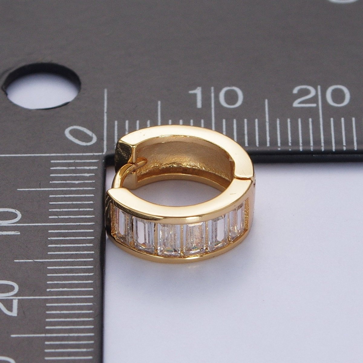 24K Gold Filled Clear Baguette Cubic Zirconia Simple Minimalist Small Hoops Gold Huggies Earrings Q-149 AD-481