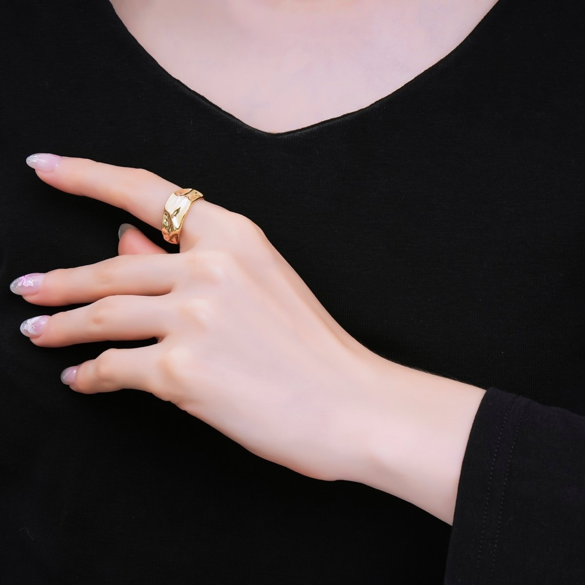 24K Gold Filled Hammered Freeform Round Open Ring | O377