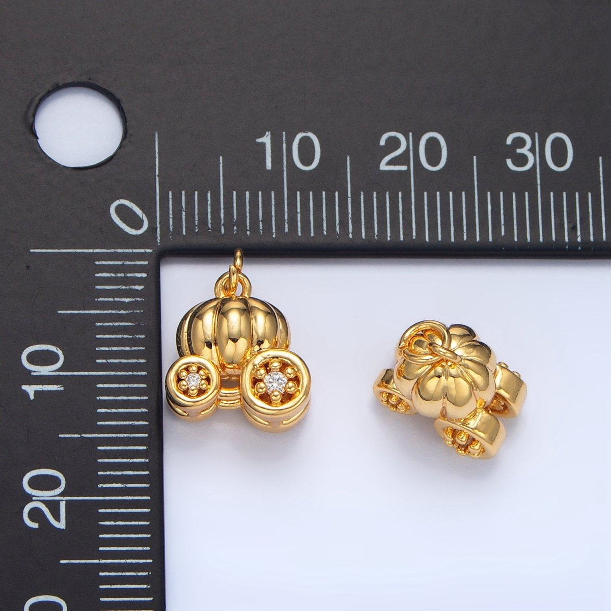 24K Gold Filled Multidimensional Pumpkin Carriage Vehicle Charm | X597
