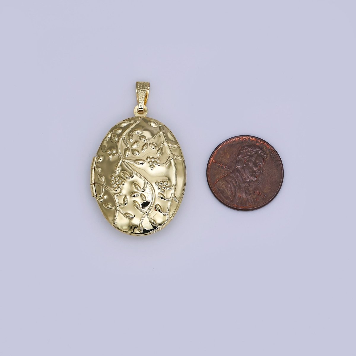 24K Gold Filled Nature Flower Engraved Oval Locket | AH487