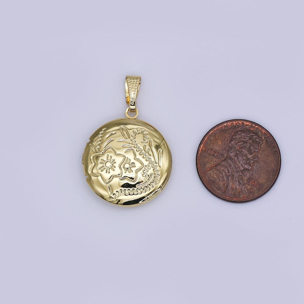 24K Gold Filled Nature Flower Engraved Round Locket | AH485