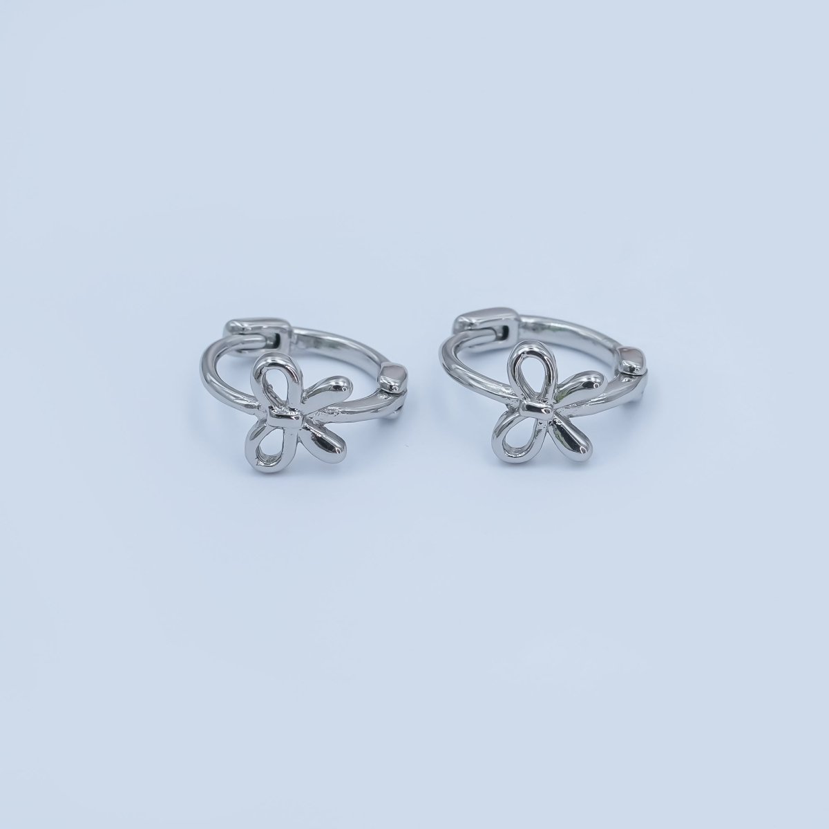 24K Gold Filled 15mm Ribbon Bow Huggie Earrings in Gold &amp; Silver | AE696 AE697