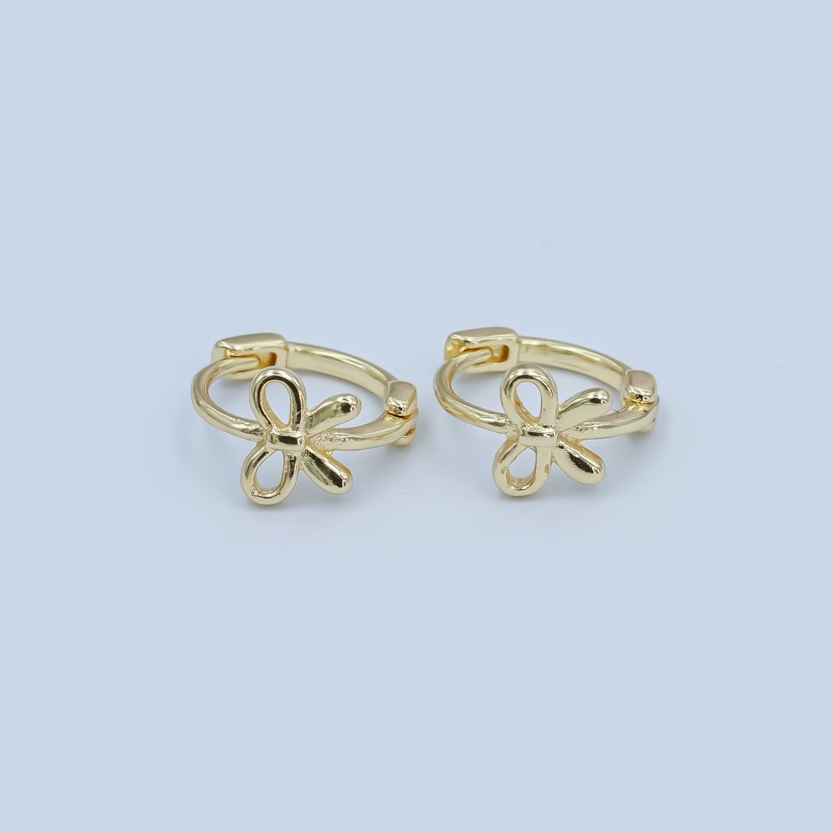 24K Gold Filled 15mm Ribbon Bow Huggie Earrings in Gold &amp; Silver | AE696 AE697