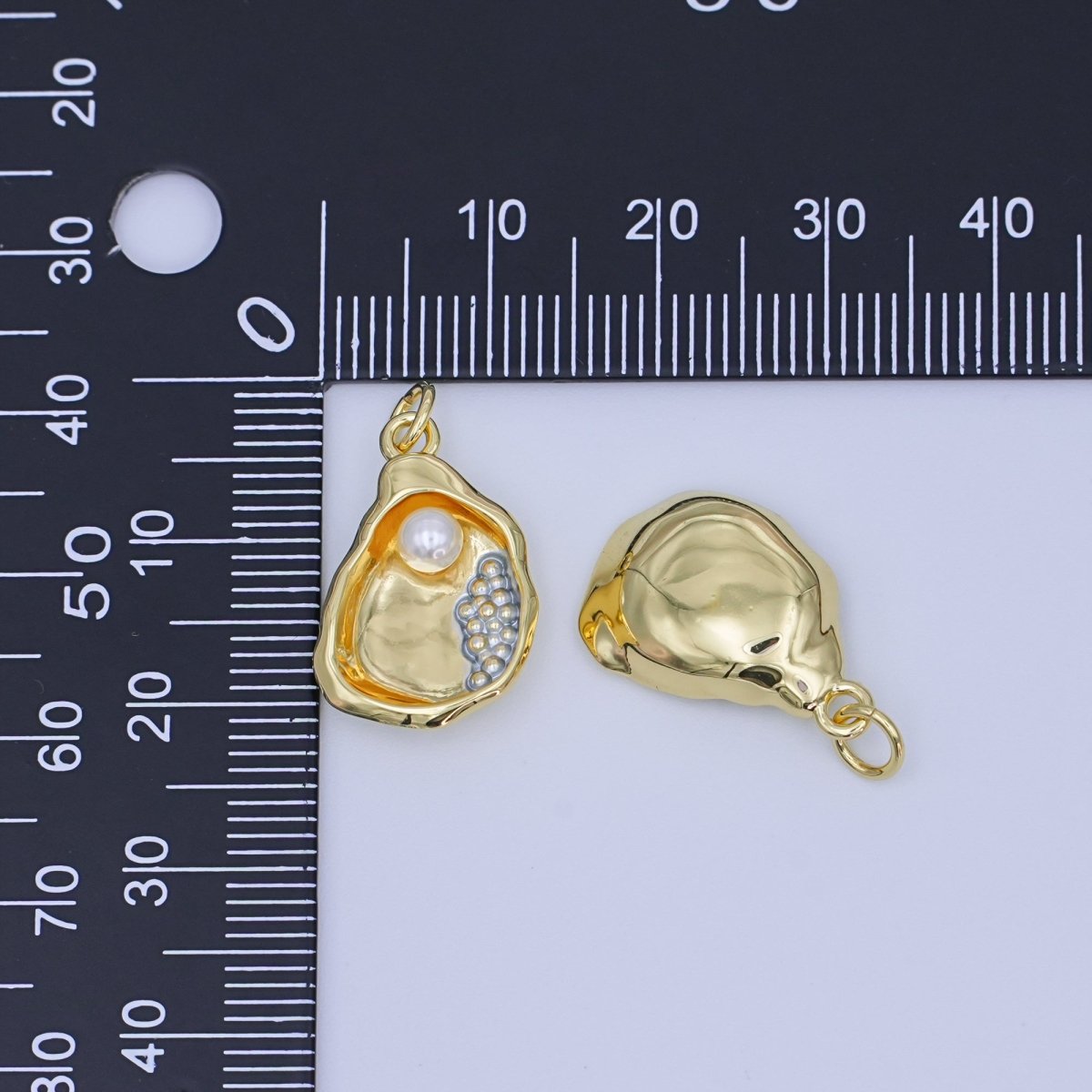 24K Gold Filled Shell Pearl Clam Sea Shell Charm | AF451