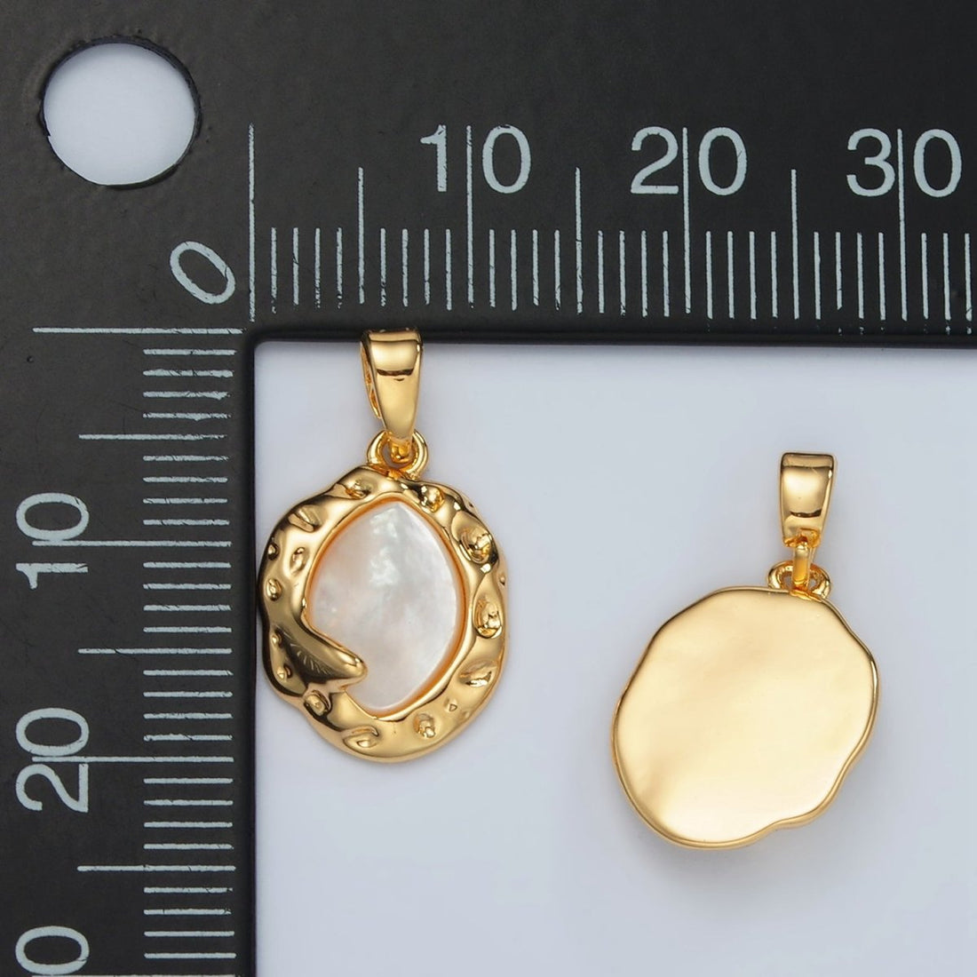 24K Gold Filled Shell Pearl Oval Hammered Bezel Pendant | H711