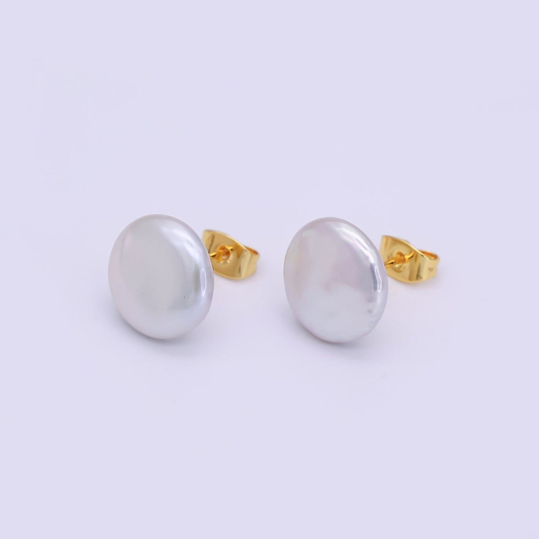 24K Gold Filled Shell Pearl Round Stud Earrings | T185