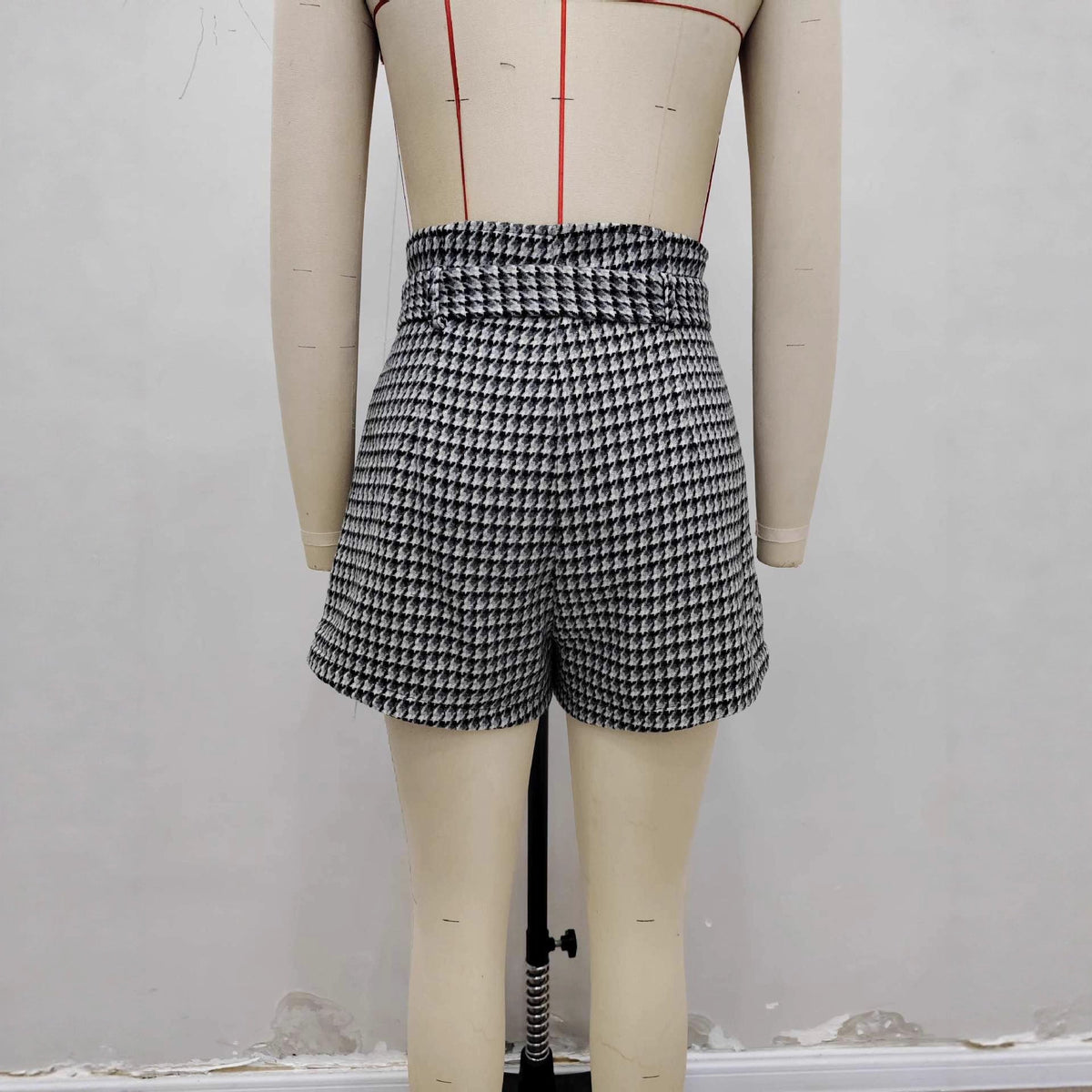 Waist-cinching Figure-flattering Versatile Shorts