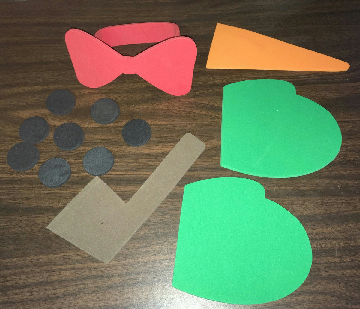 Snowman Classic Accessory Decorating Kit Gloves Pipe Nose Bowtie EVA Pieces