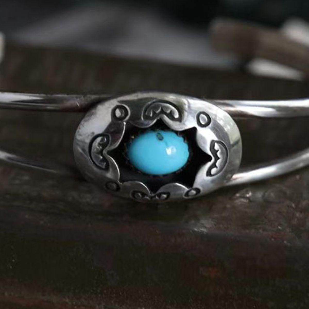 Stylish Turquoise Open Bracelet for Elegant Looks