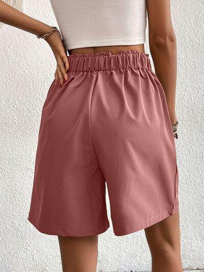 Pocketed Half Elastic Waist Shorts with Side Pockets