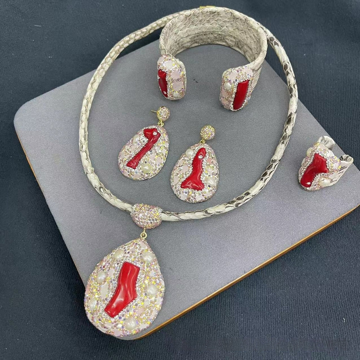 New Genuine Leather Snakeskin Sea Bamboo Inlaid Pearl Autumn And Winter Four-piece Jewelry Set