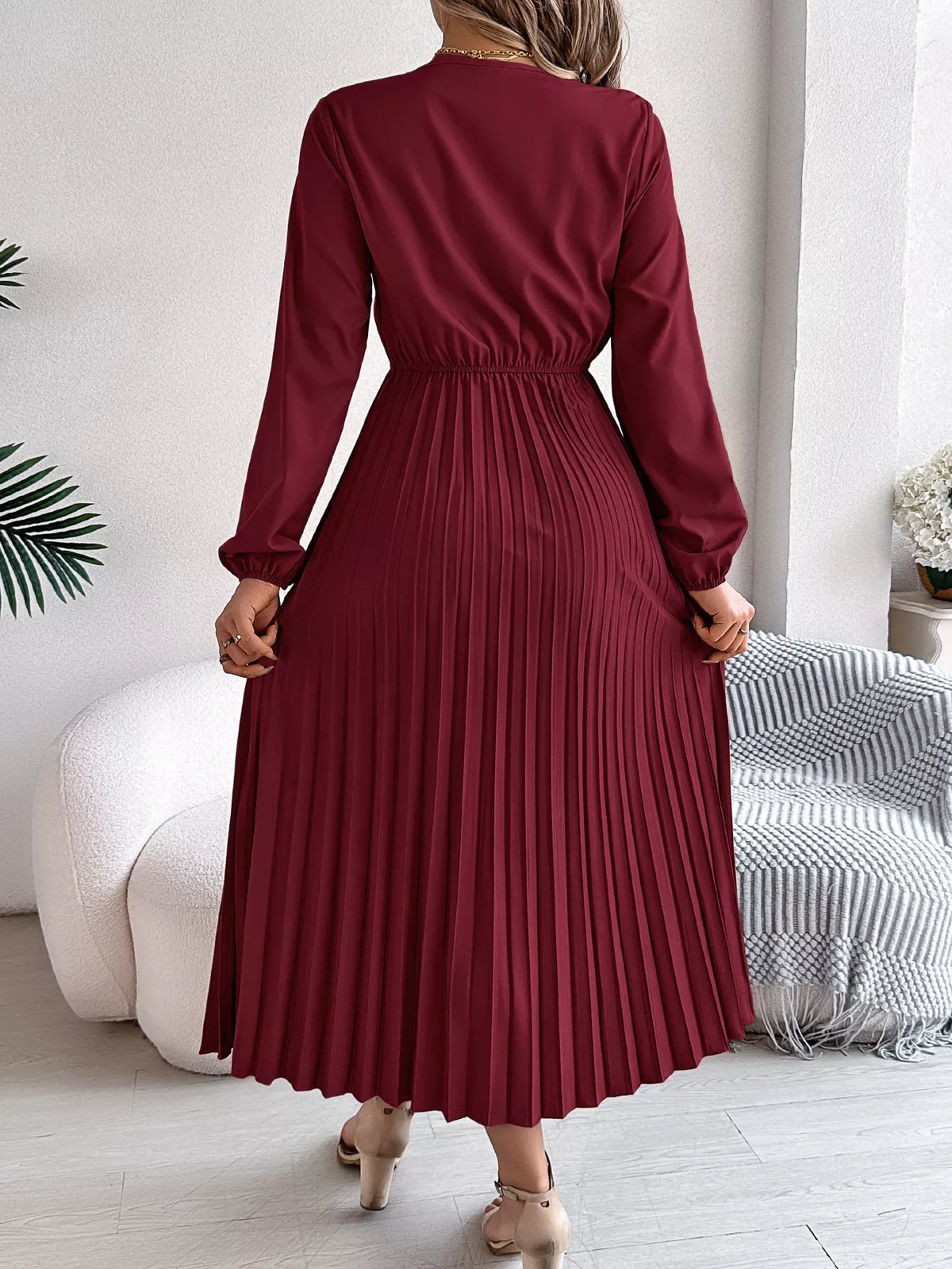 Lace Detail V-Neck Pleated Dress