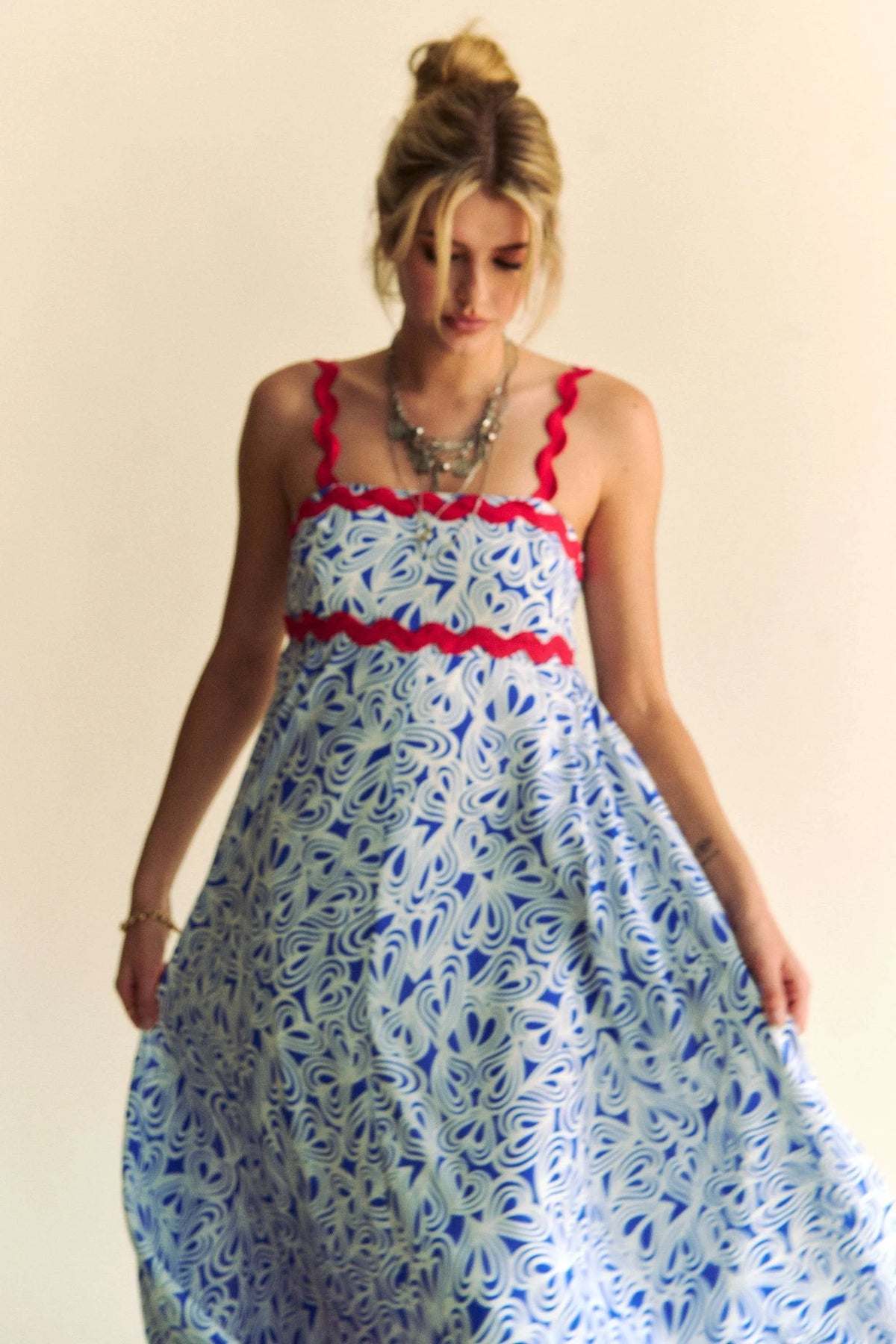 Davi &amp; Dani Geo 2 Tone Printed Wavi Trim Tiered Maxi Dress