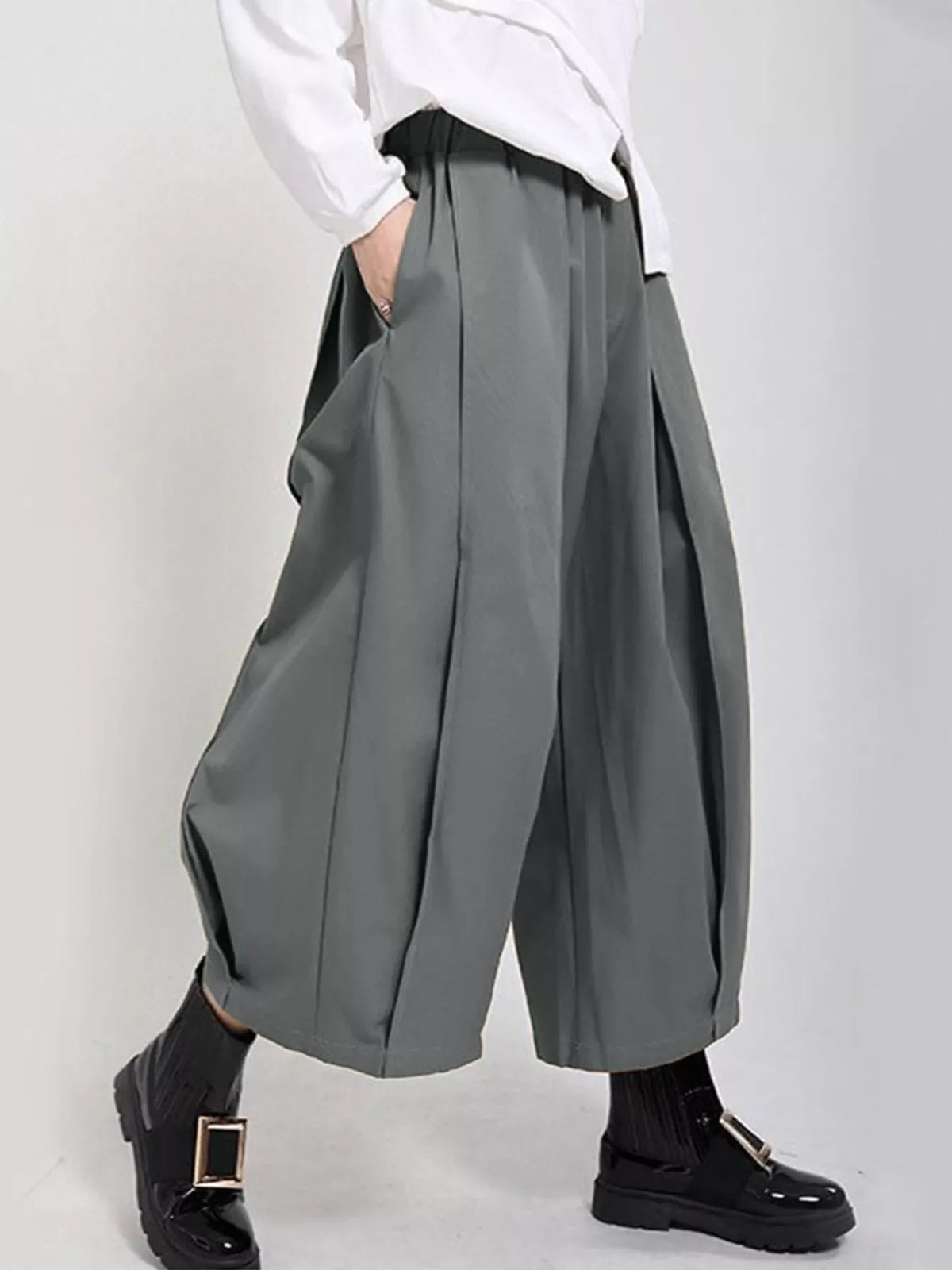 Wide Leg Pleated Detail Pants